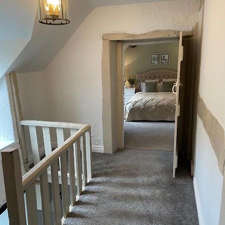 Canalside Cottage In The Heart Of Llangollen. Exterior photo