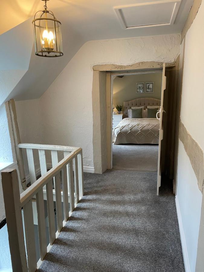 Canalside Cottage In The Heart Of Llangollen. Exterior photo