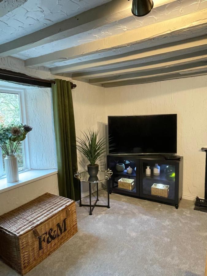 Canalside Cottage In The Heart Of Llangollen. Exterior photo